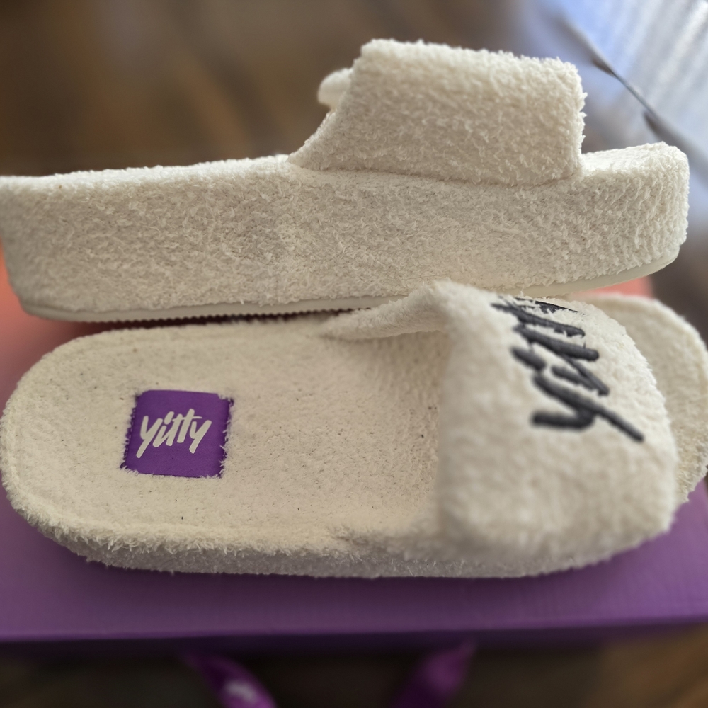 Yitty Cream Fuzzy Slides - Picture 2 of 10